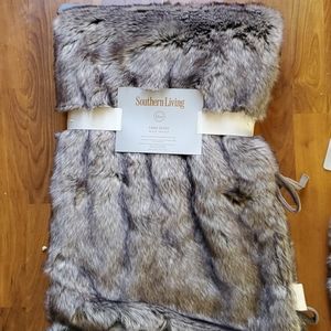 Dillards Exclusive Southern Living Faux Tree skirt